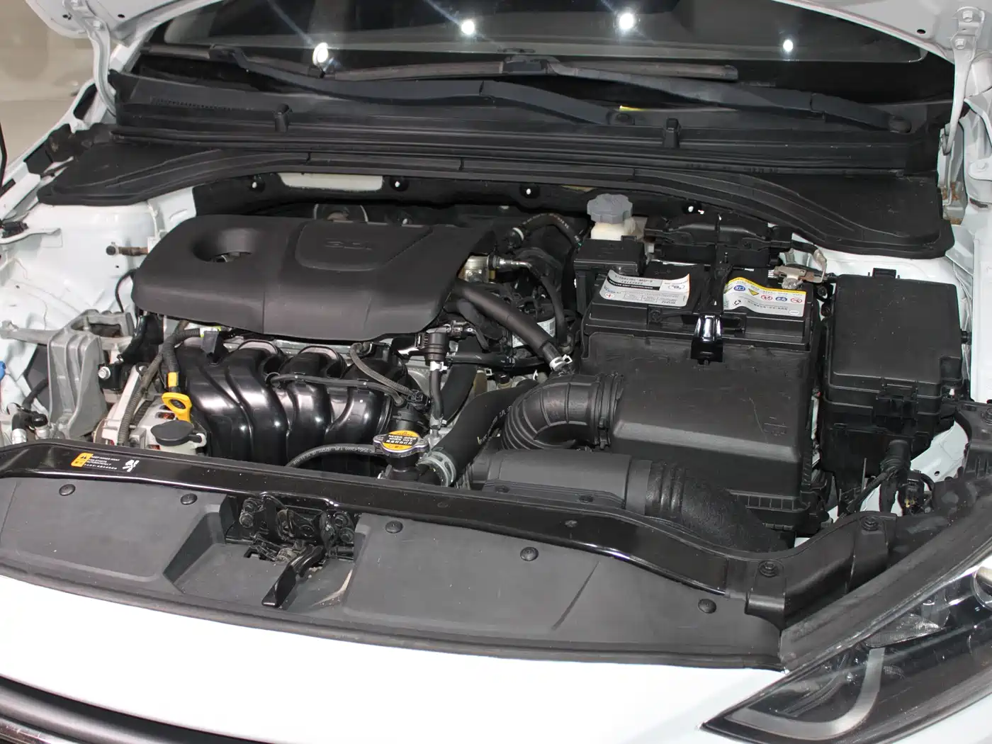 Hyundai Elantra 2016 Model 1.6L Automatic Smart Elite фото 9