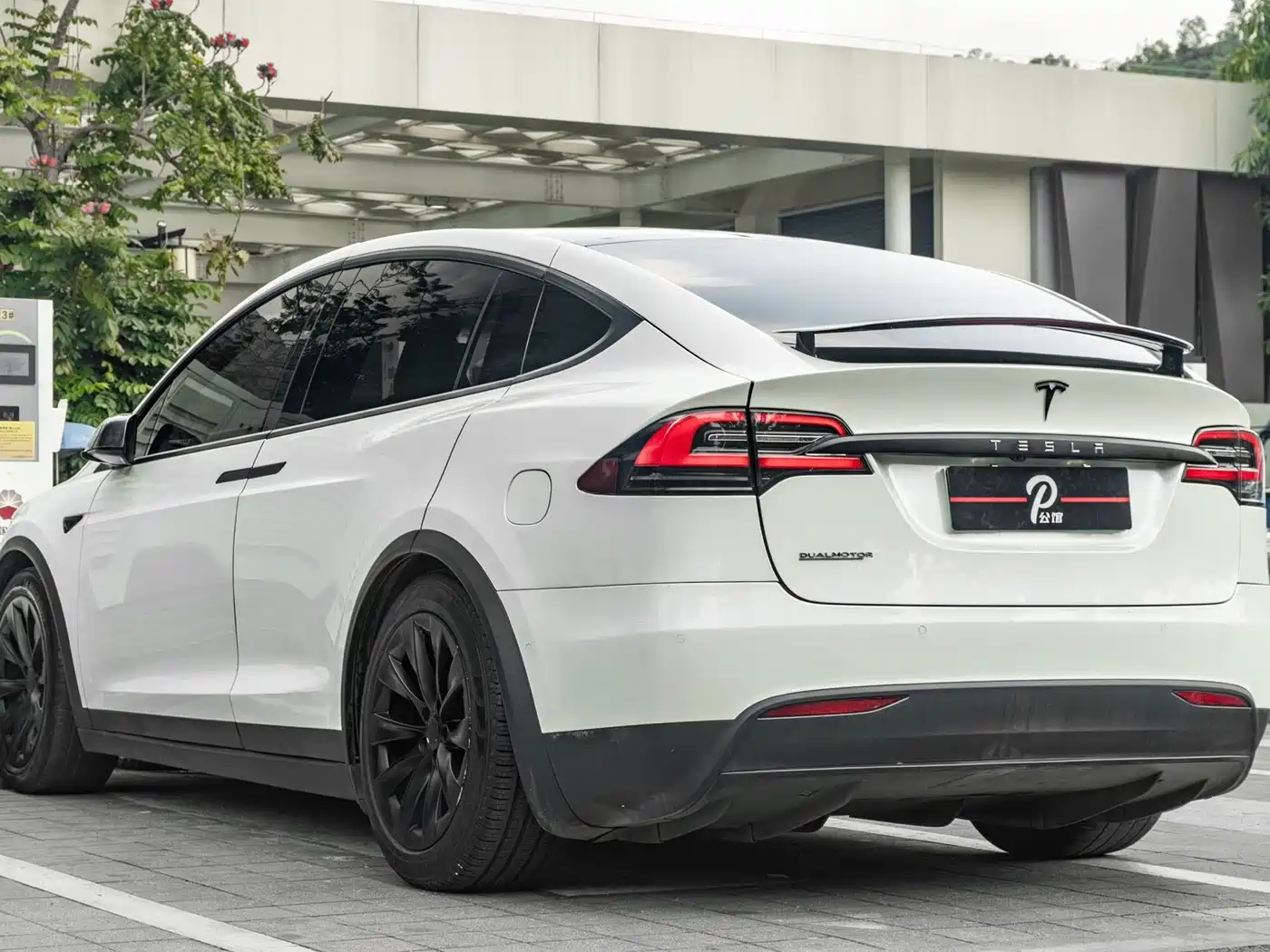 TESLA MODEL X