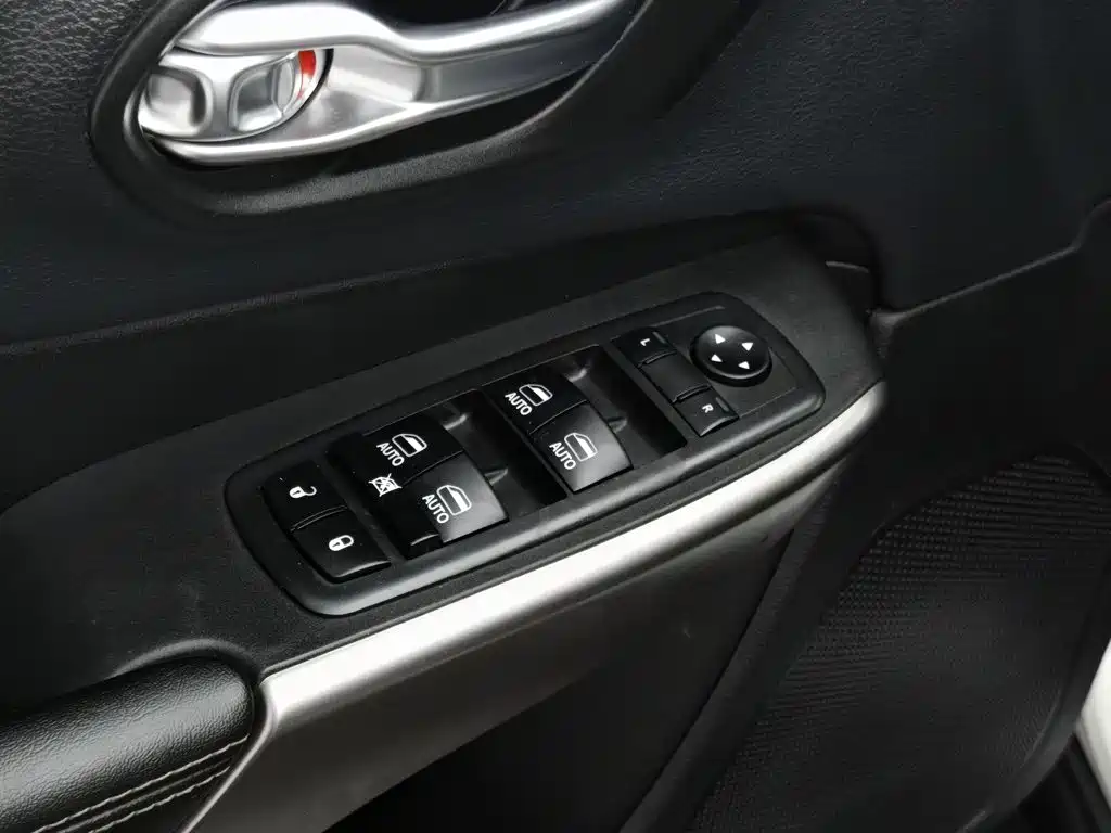 Фото 9 - Jeep Cherokee