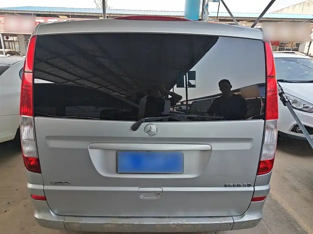 Mercedes-Benz Vito 2011 2.5L 7-Seat Executive Edition фото 4
