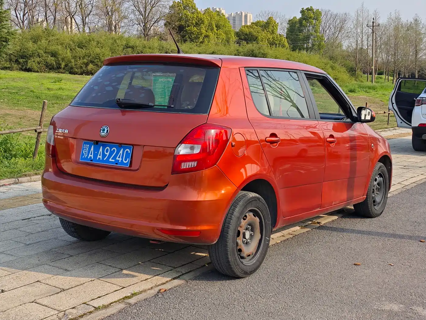 Škoda Fabia 2012 1.4L Automatic Crystal Edition фото 7