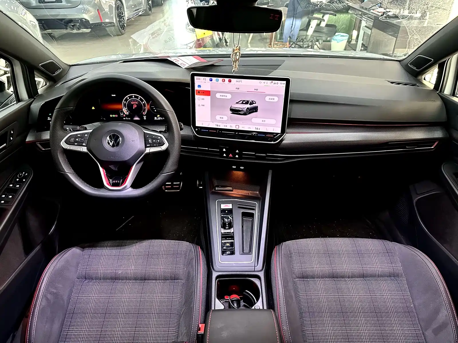 Фото 6 - Volkswagen Golf GTI