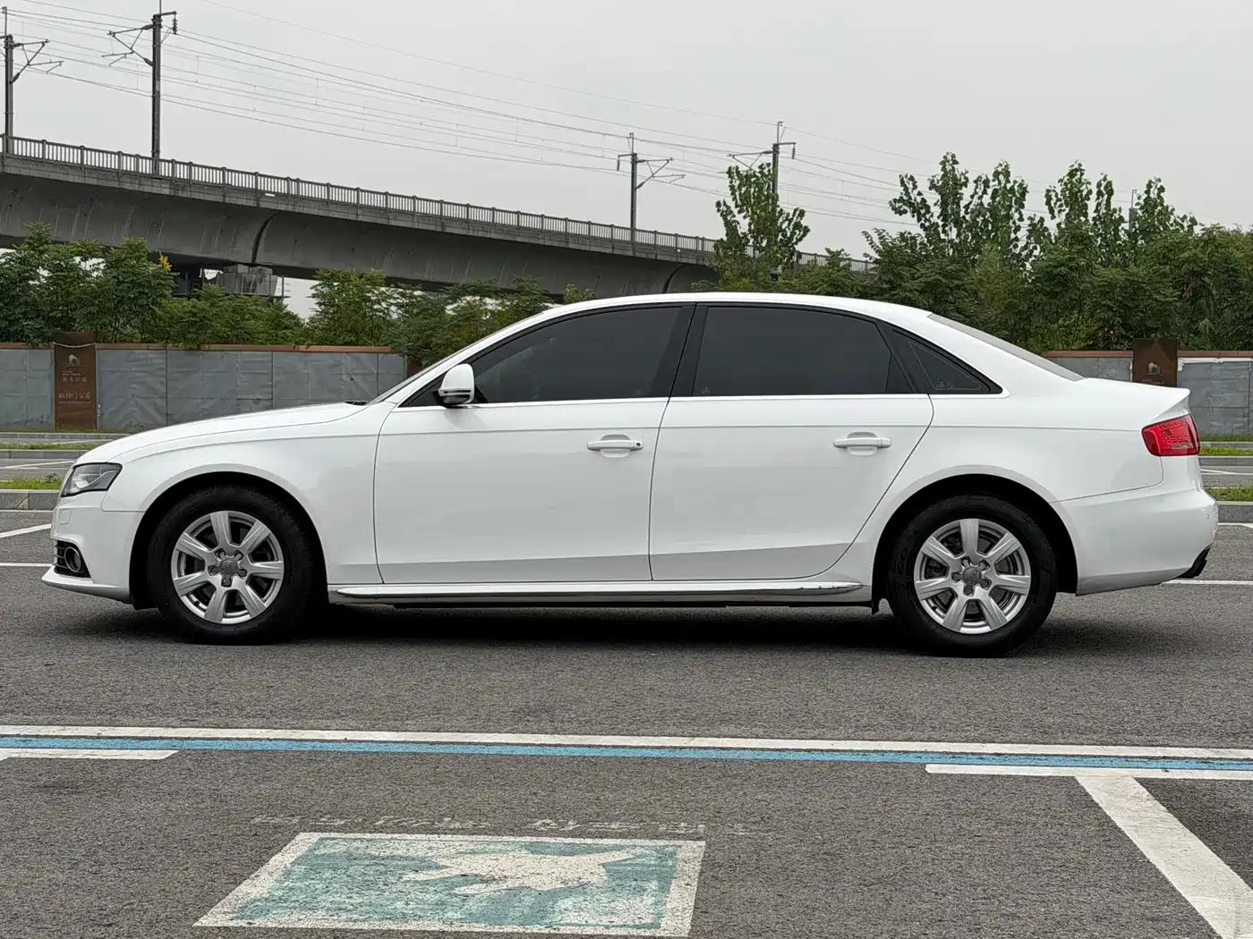 Фото 5 - Audi A4L