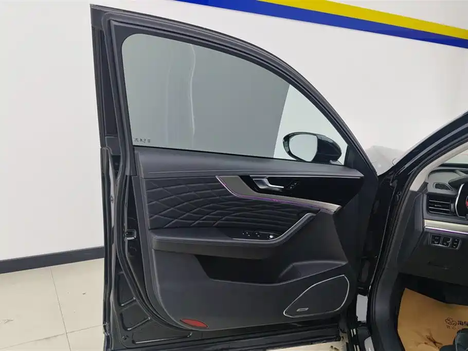 Hongqi HS5 2022 Facelift 2.0T Smart Flag Enjoyment Edition фото 7