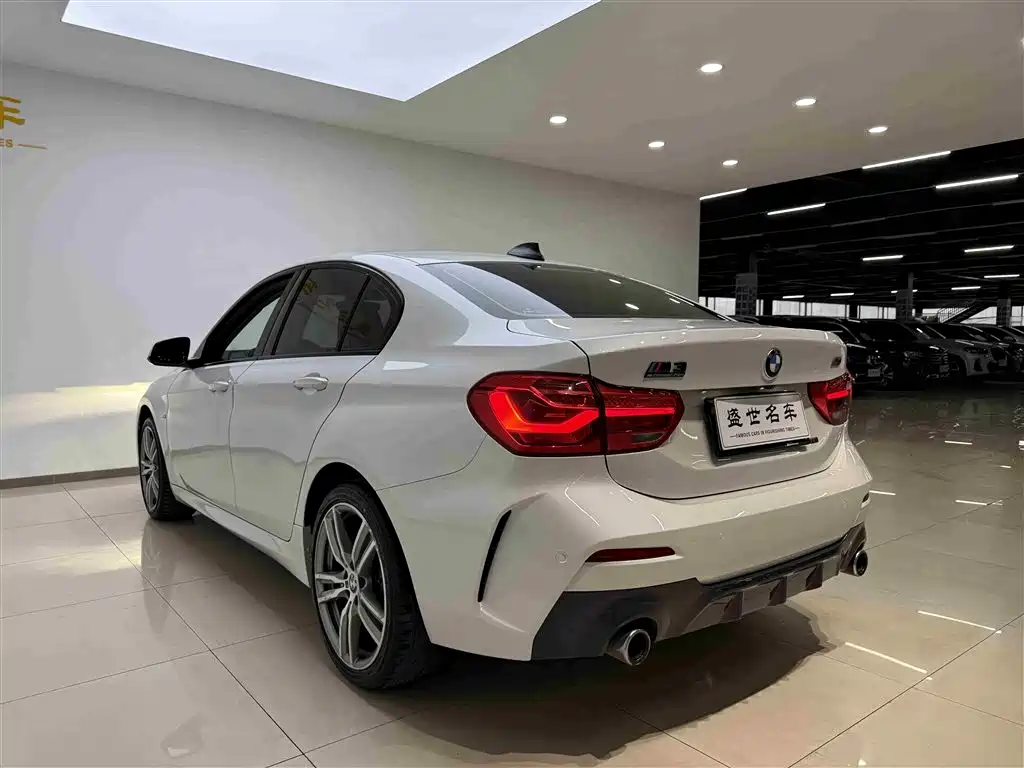 BMW 1 Series 2019 120i Leading M Sport Package фото 18