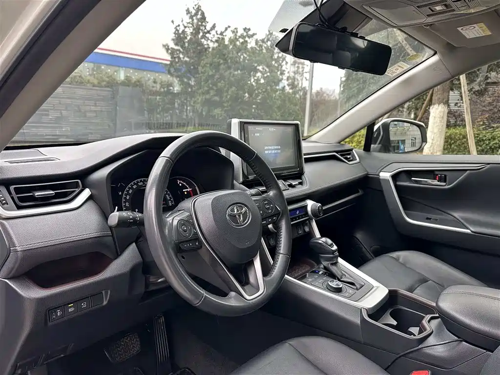 Toyota RAV4 Rongfang 2020 2.0L CVT 4WD Premium Edition фото 4