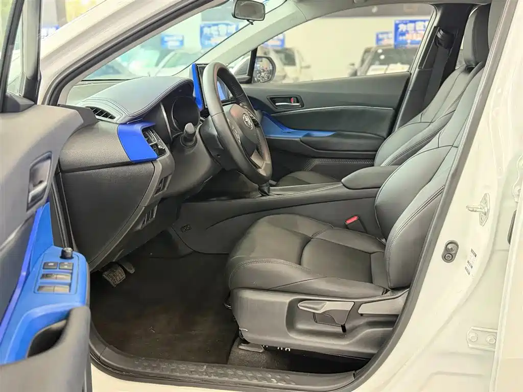 Toyota C-HR 2021 2.0L Comfort Edition фото 4