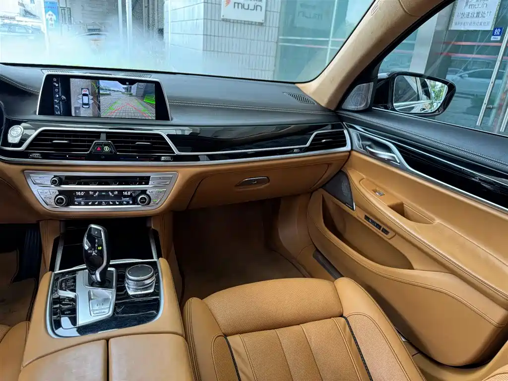 BMW 7 Series 2017 750Li xDrive Customized Edition (4-Seater) фото 16