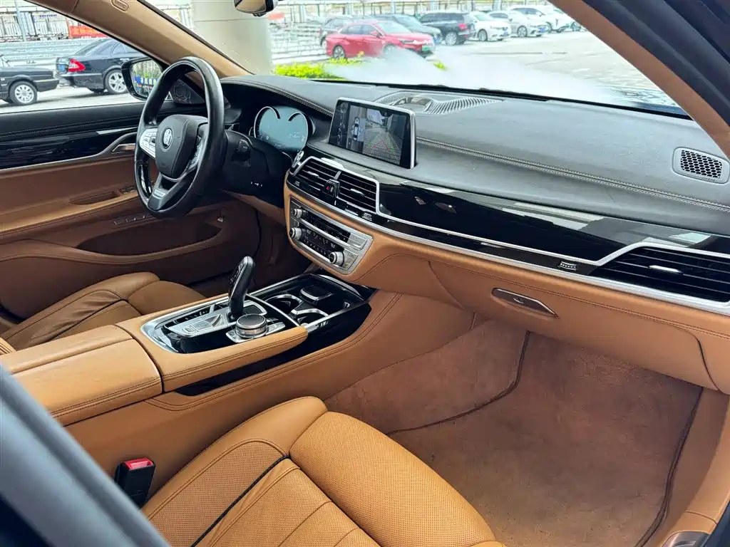 BMW 7 Series 2017 750Li xDrive Customized Edition (4-Seater) фото 23