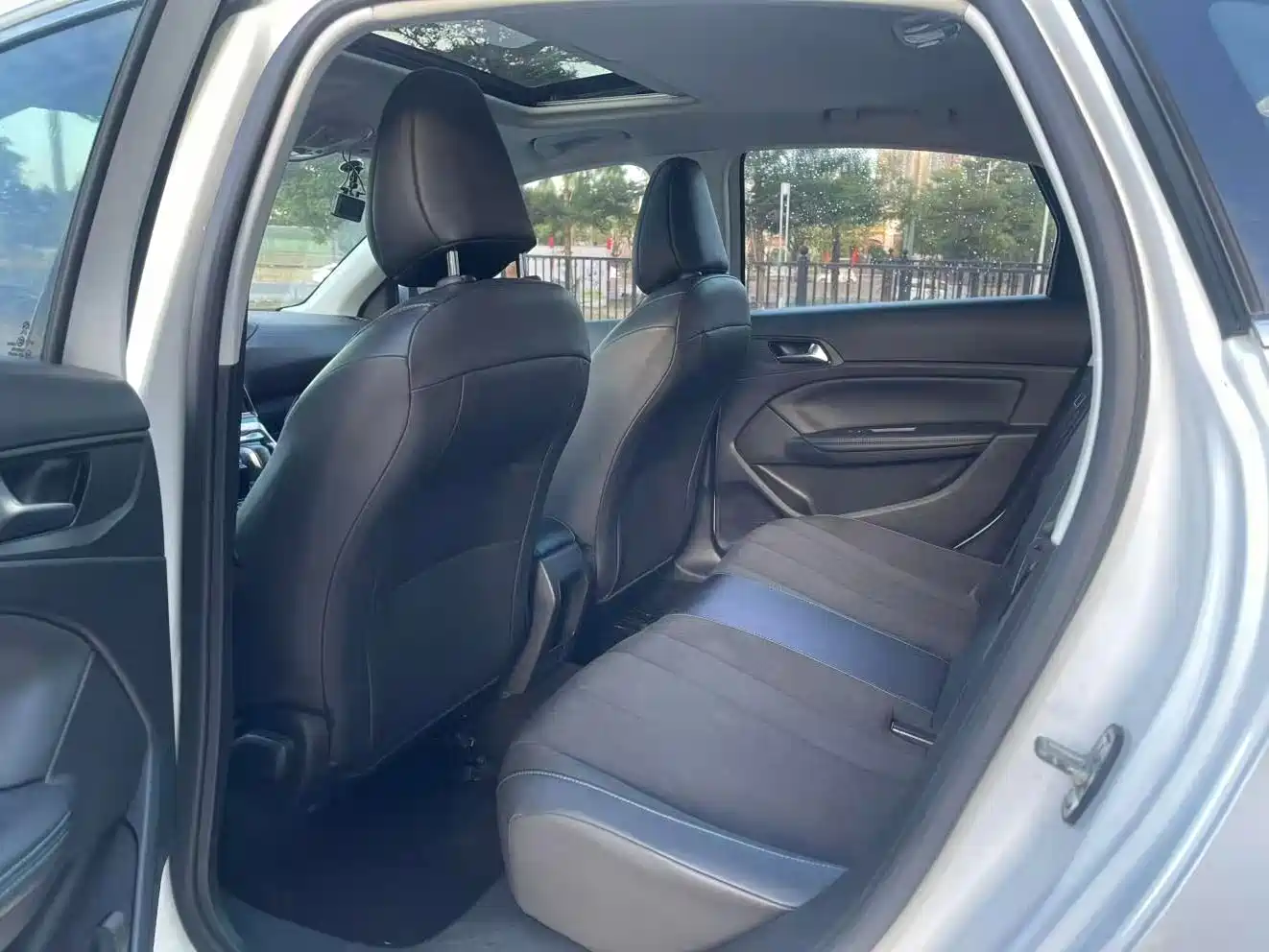 Peugeot 308 2016 1.6L Automatic Luxury фото 6
