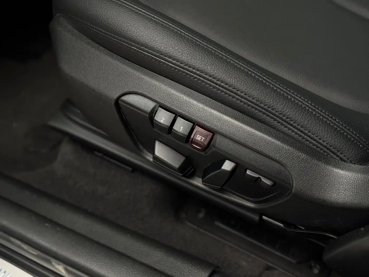 BMW 2 Series Touring 2016 218i Sport Design Package фото 16