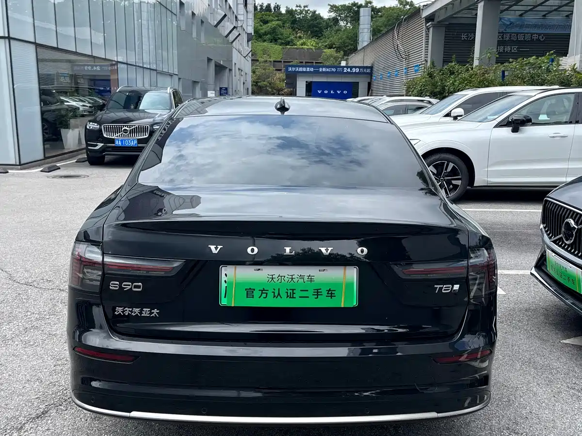 2025 Volvo S90 Plug-in Hybrid