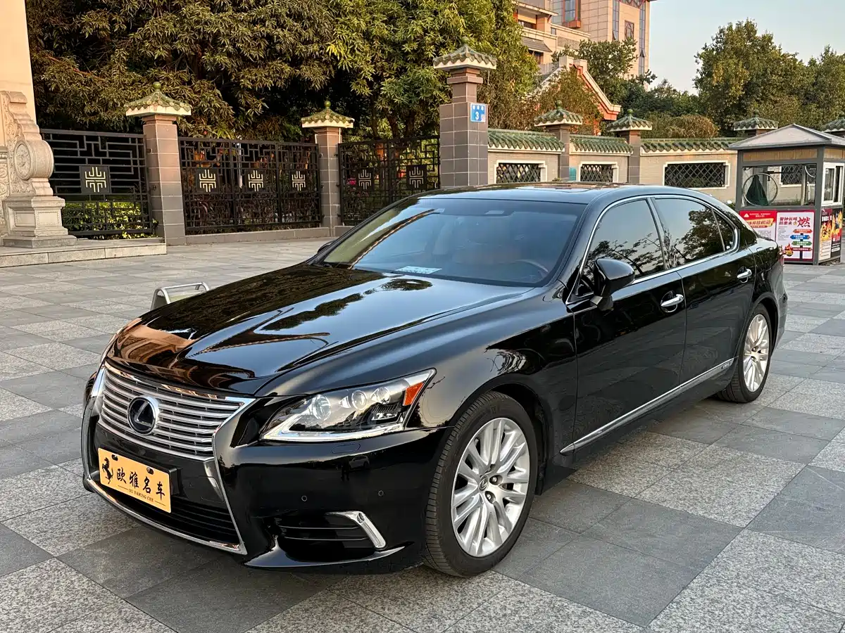 Photo 1 - Lexus LS