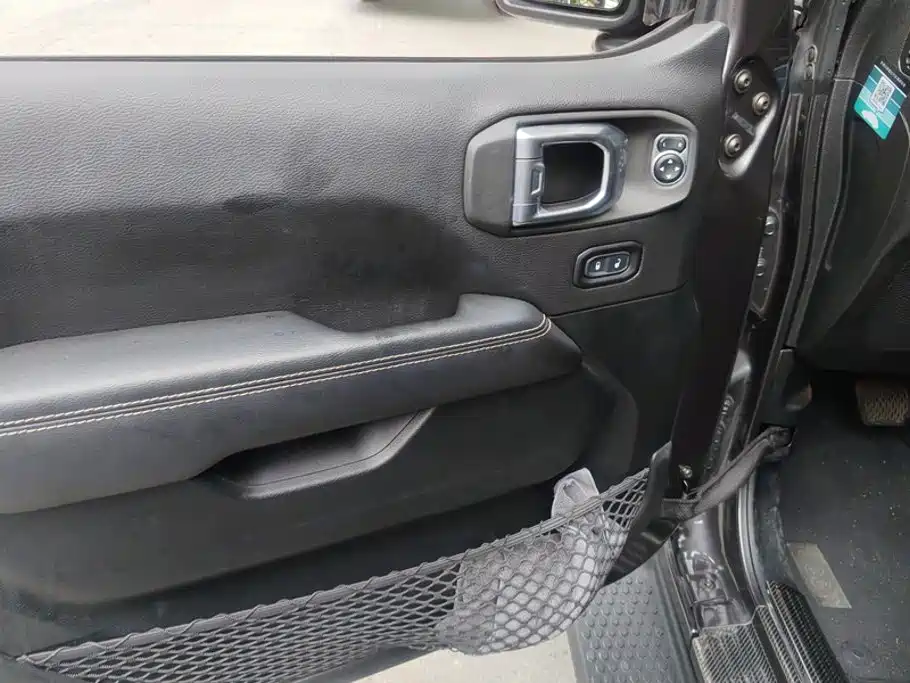 Photo 7 - Jeep Wrangler