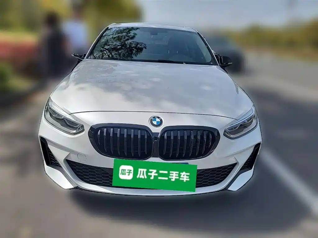 BMW 1 Series 2022 120i M Sport Shadow Edition фото 24