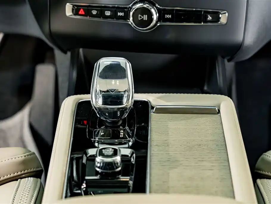 Volvo XC90 Plug-in Hybrid 2026 2025 Facelift T8 Intelligent Luxury 7-Seater