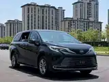 Photo 3 - Toyota Sienna