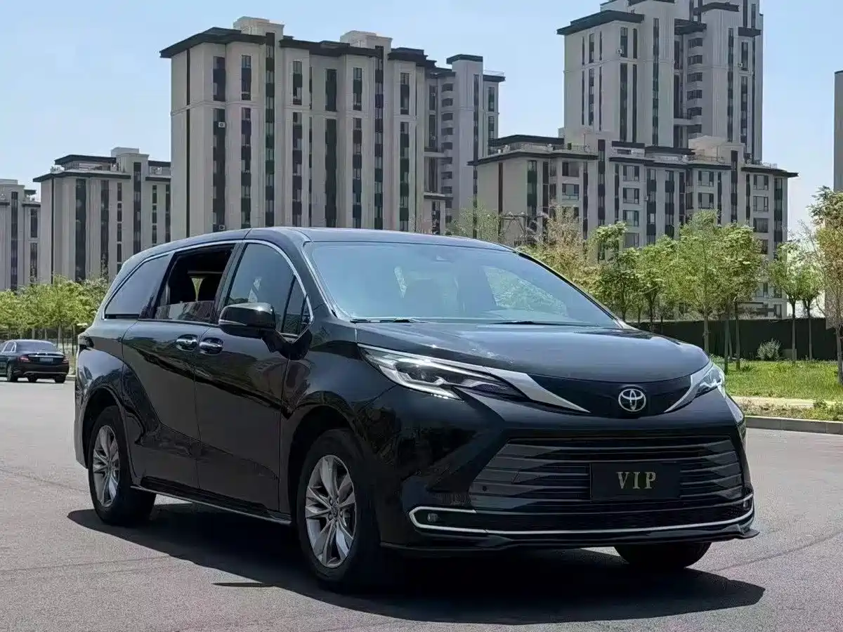 Photo 3 - Toyota Sienna