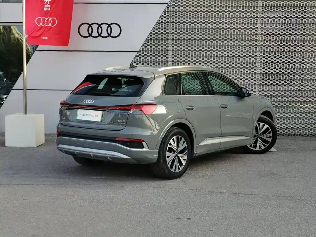 AUDI Q4 E TRON