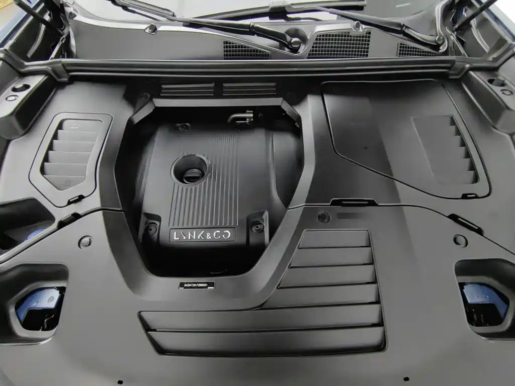 Photo 6 - Lynk & Co 01
