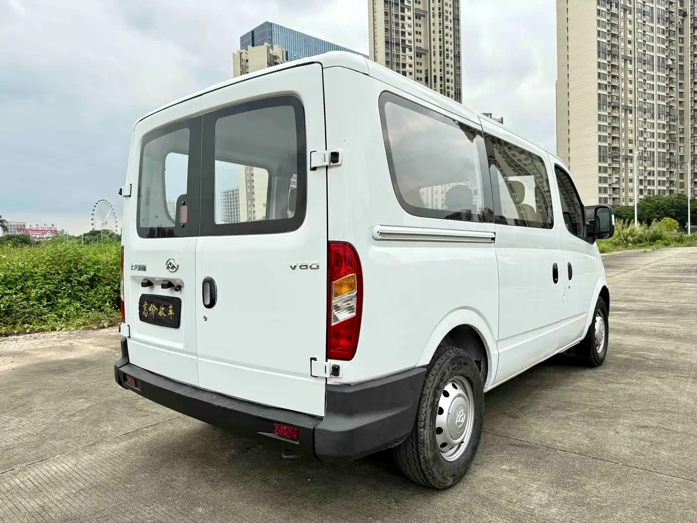 SAIC Maxus Xintu V80 2019 2.0T Plus 6MT Aoyun Short Wheelbase Ultra-low Roof 5/6-seater фото 5