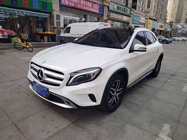 MERCEDES-BENZ GLA