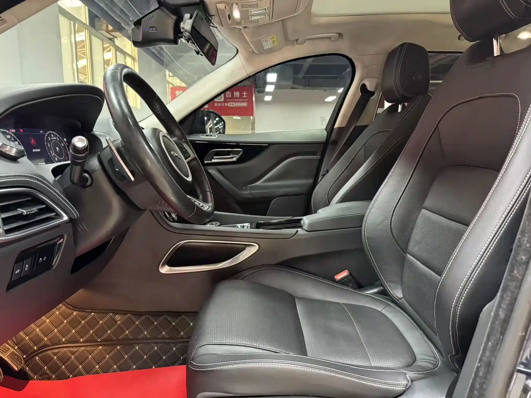 Photo 7 - Jaguar F-PACE