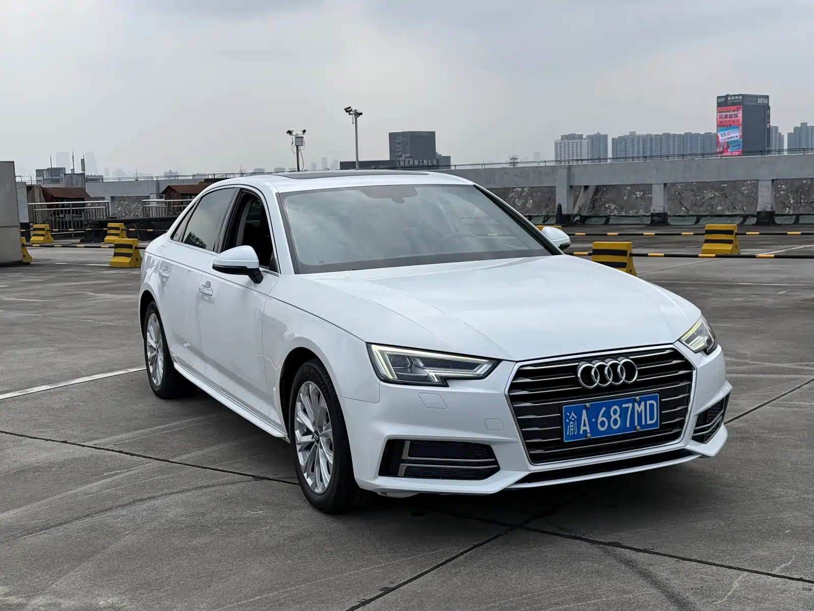 Photo 3 - Audi A4L