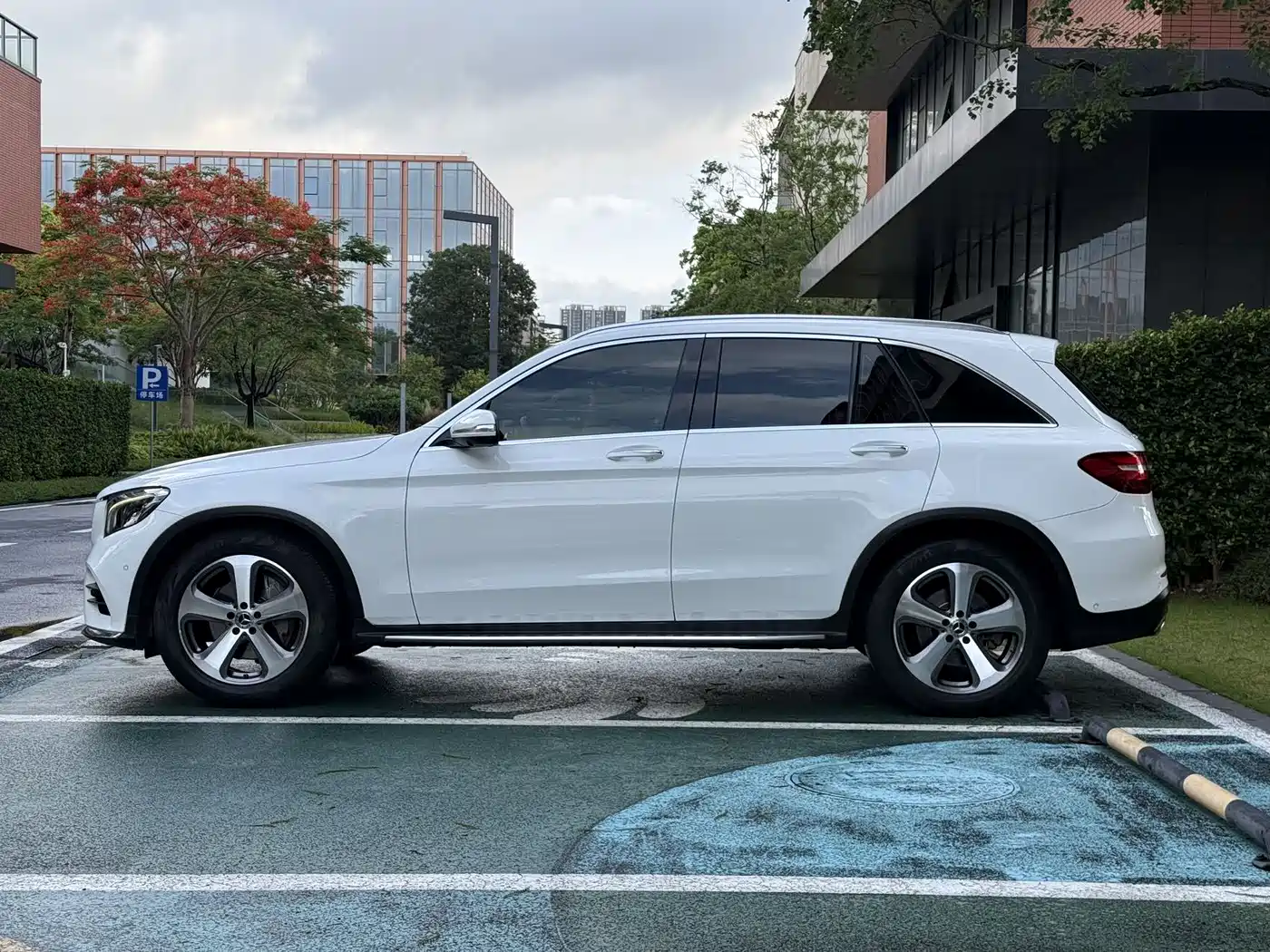 Mercedes-Benz GLC 2017 GLC 260 4MATIC Luxury фото 5