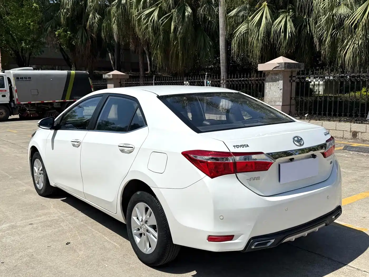 Toyota Corolla 2014 1.6L CVT GL фото 9