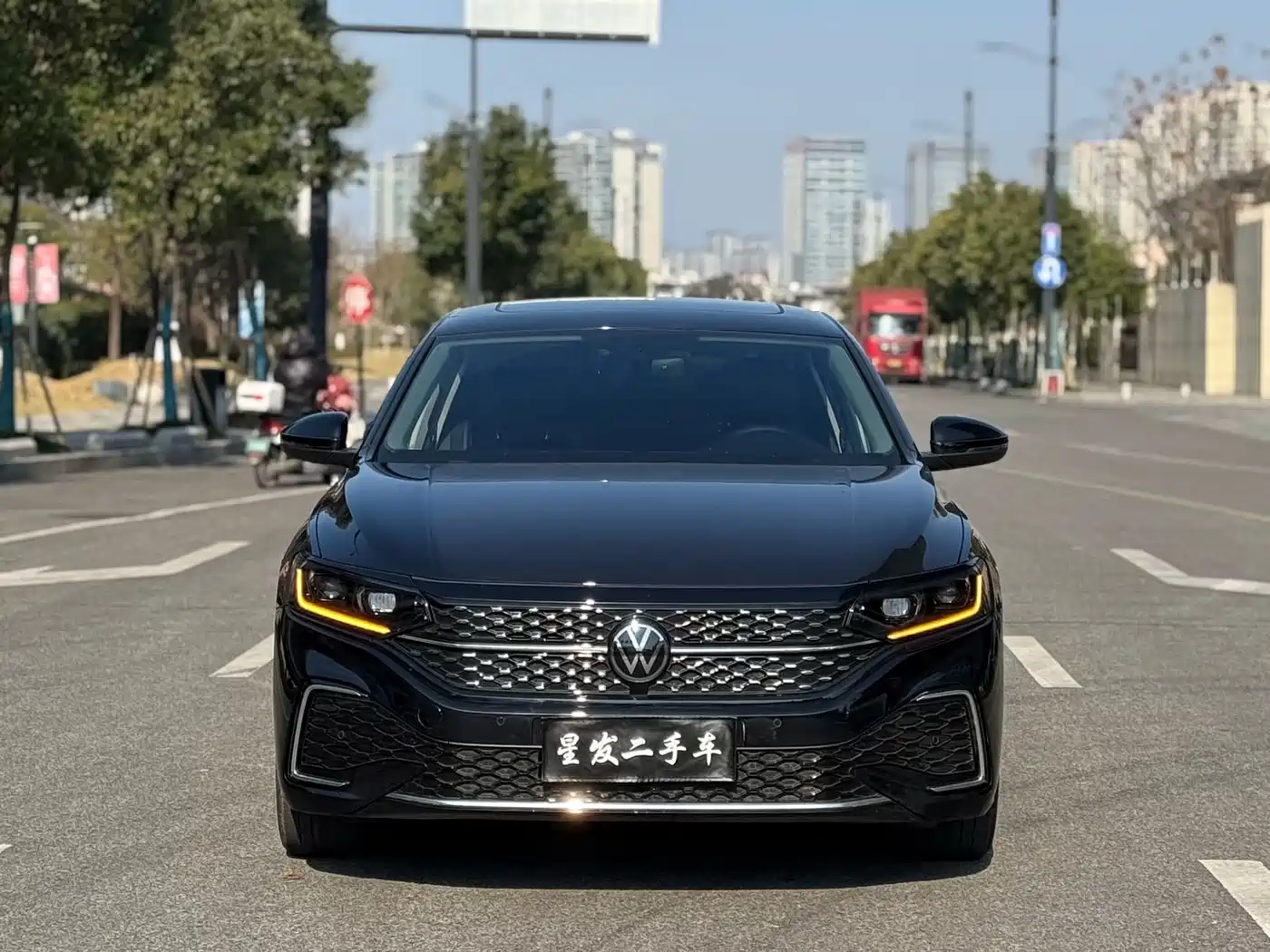 Volkswagen Passat 2025 Outstanding 380TSI Starlight Dragon Soaring Edition фото 2