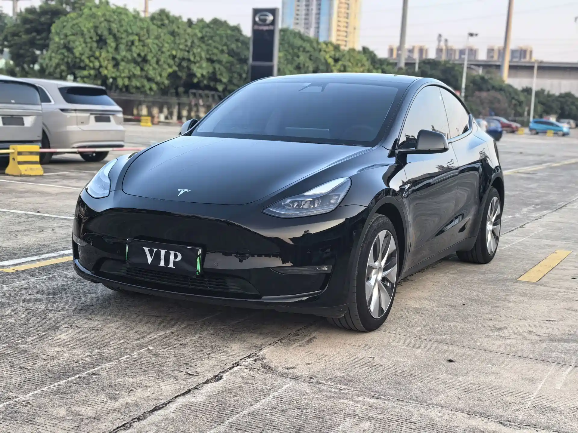 Фото 1 - Tesla Model Y