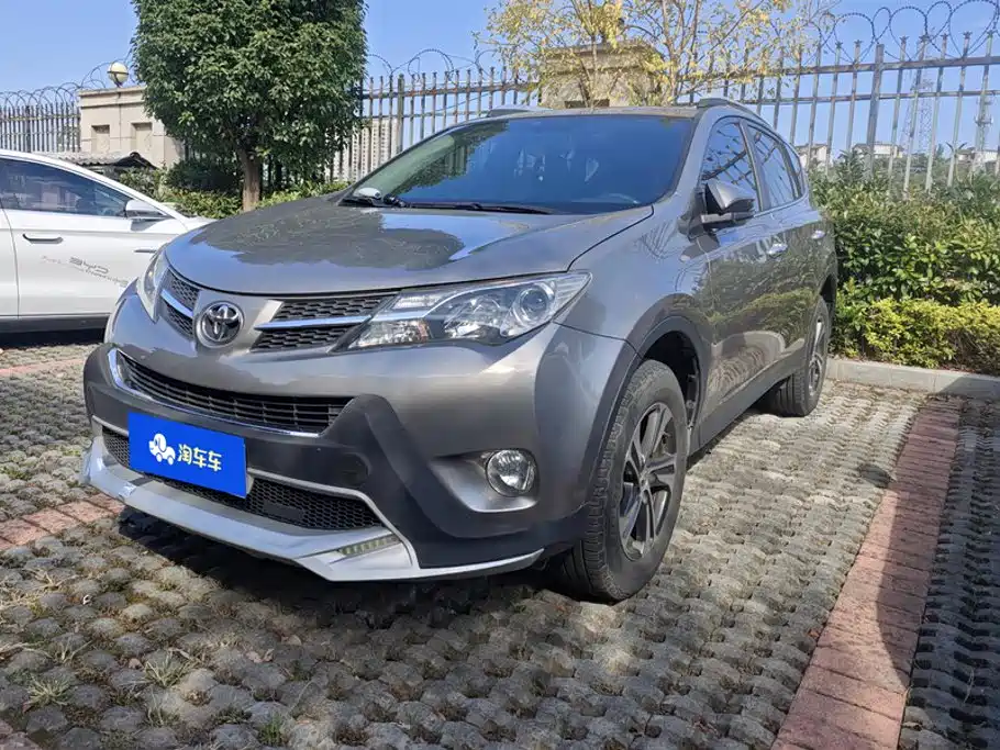 Фото 1 - Toyota RAV4