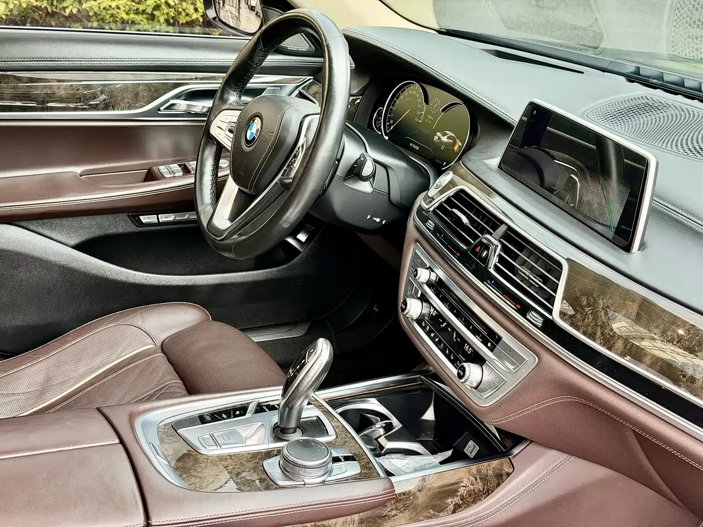 BMW 7 Series 2016 740Li Leading Edition фото 11
