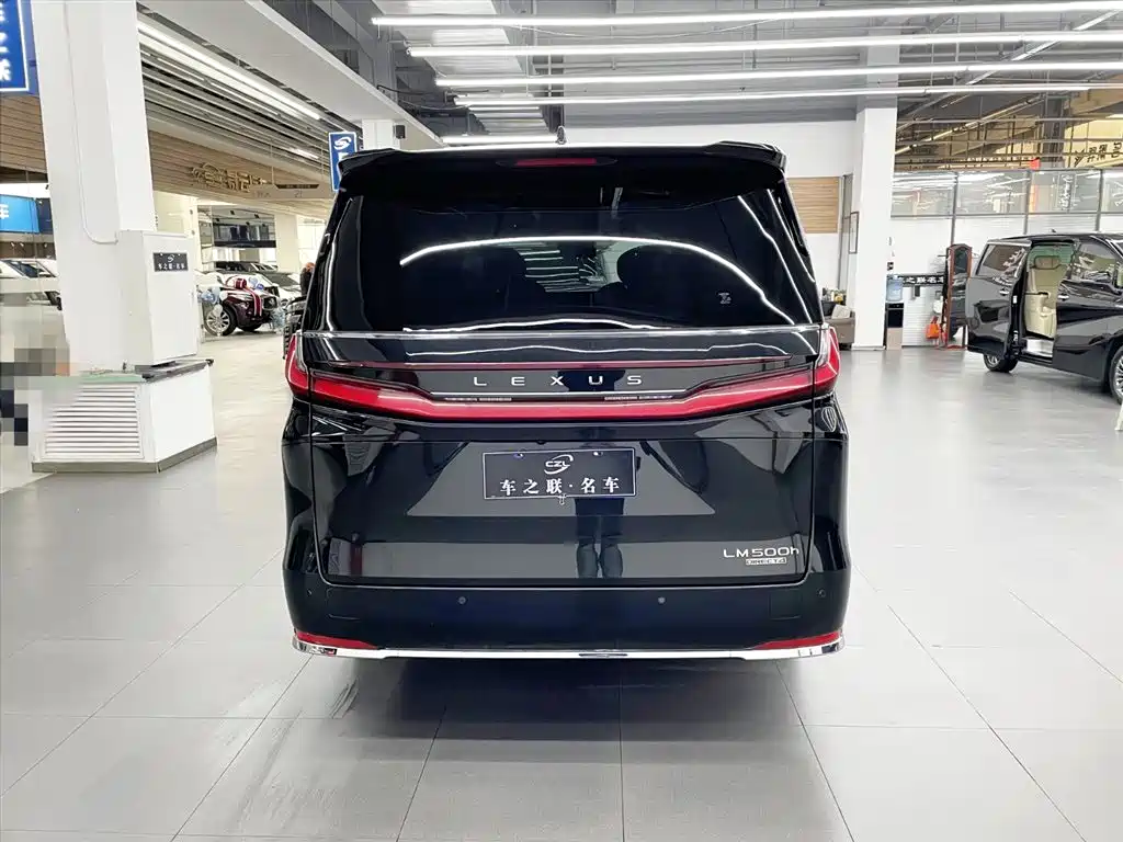 Lexus LM 2023 500h 6-Seater Prestige Edition фото 5