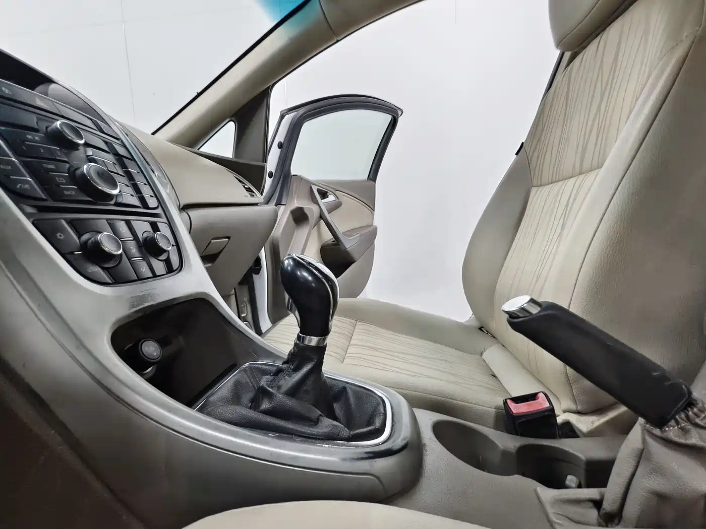 Buick Excelle 2013 Model GT 1.6L Manual Comfort фото 12