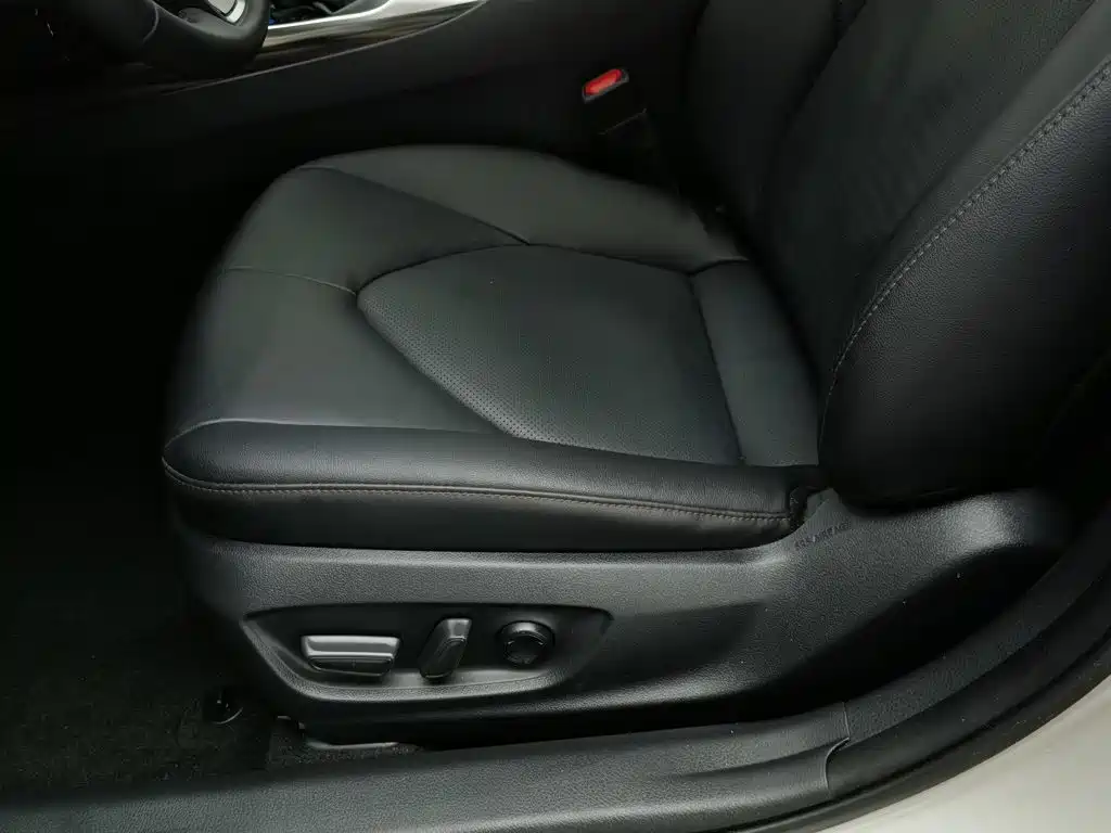Фото 20 - Toyota Camry