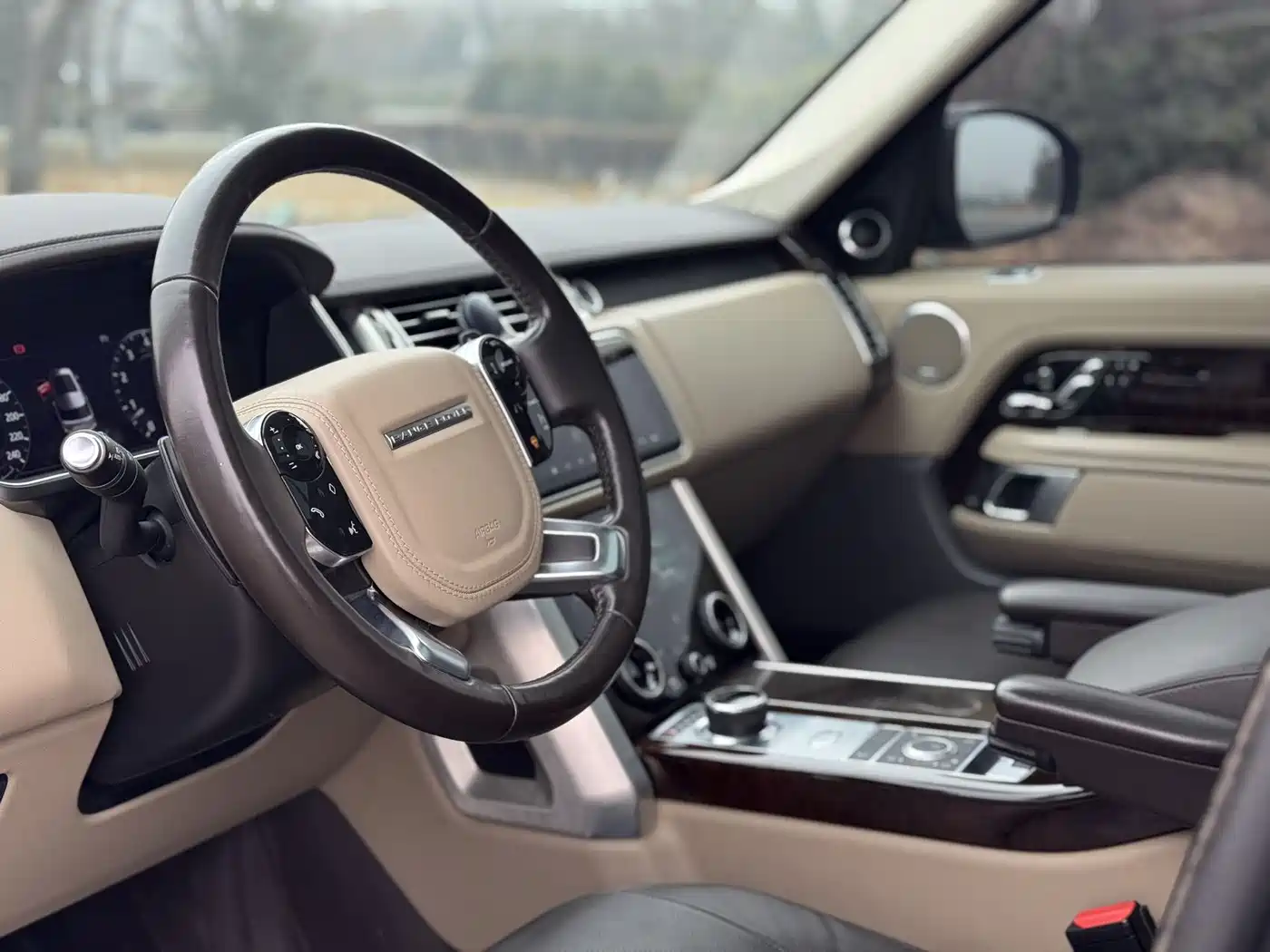 Land Rover Range Rover 2020 3.0 L6 Heritage Extended Edition фото 4