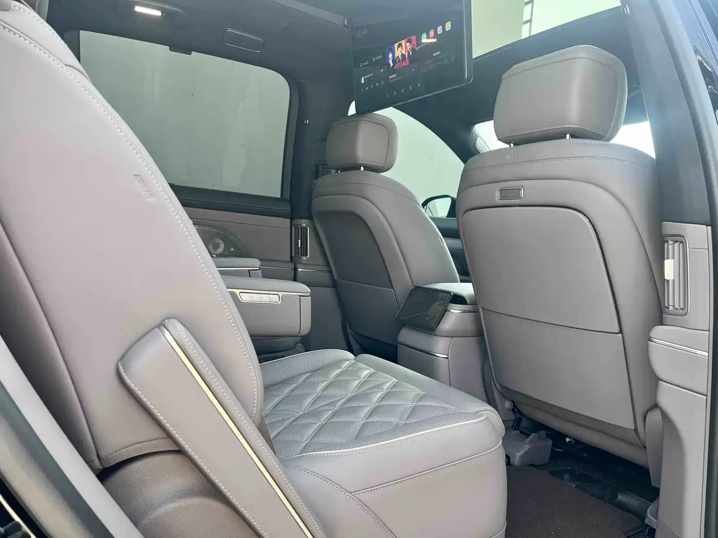 NIO ES8 2026 2025 Model 6-Seat Executive Luxury Edition