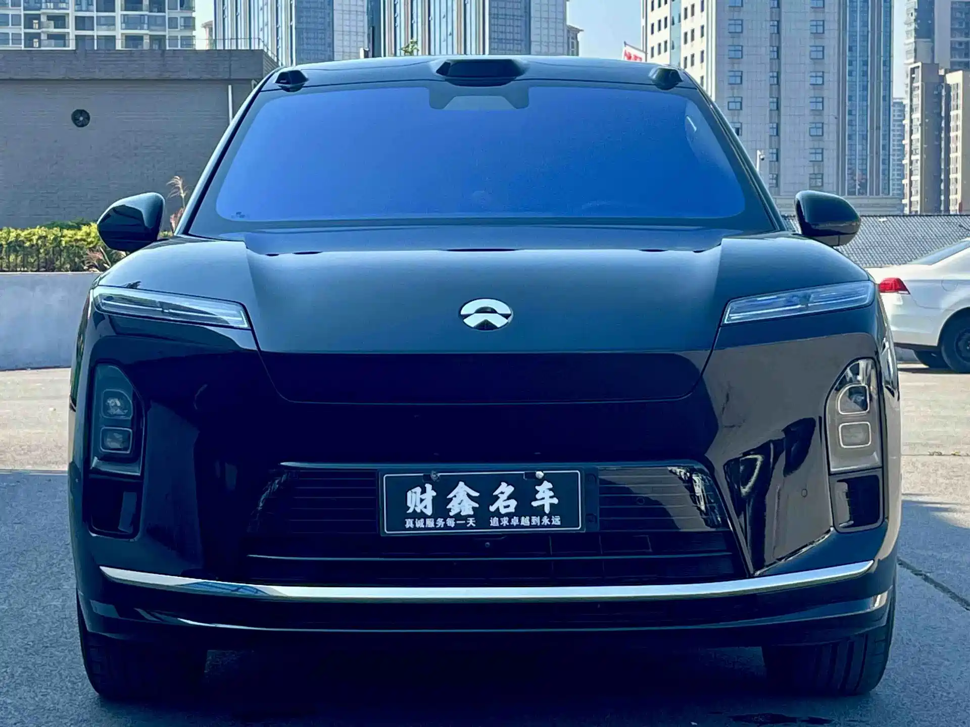 Фото 2 - NIO ES8