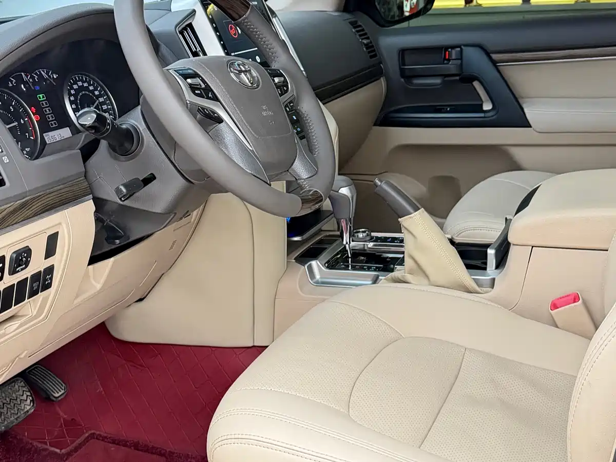 Toyota Land Cruiser 2012 4.0L Automatic VX фото 4