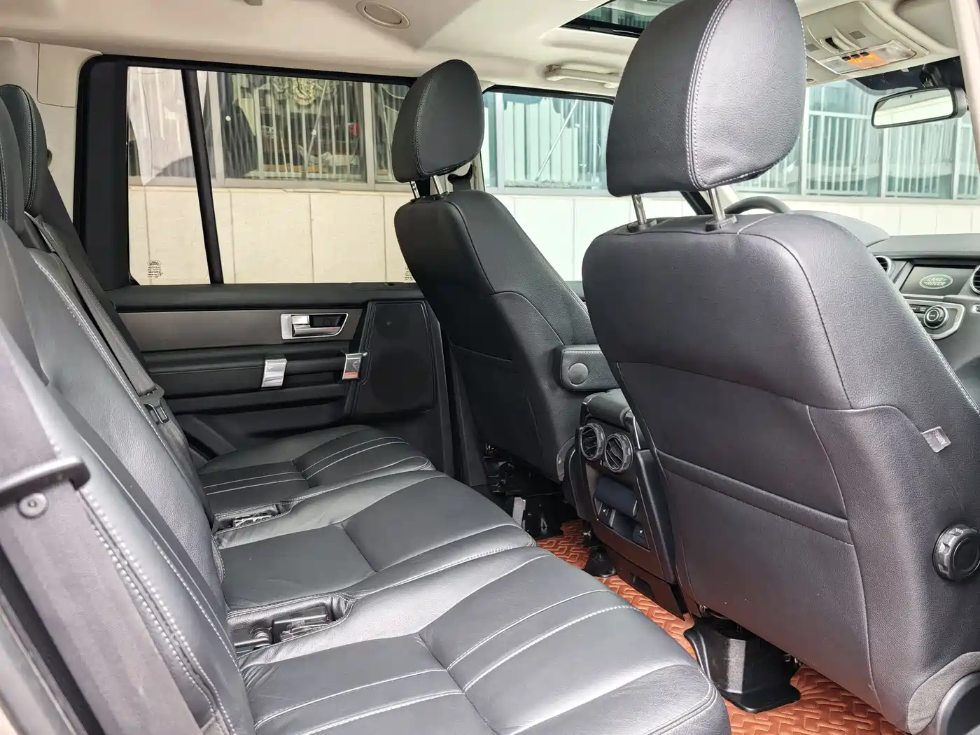 Land Rover Discovery 2015 3.0 SDV6 HSE Diesel фото 8