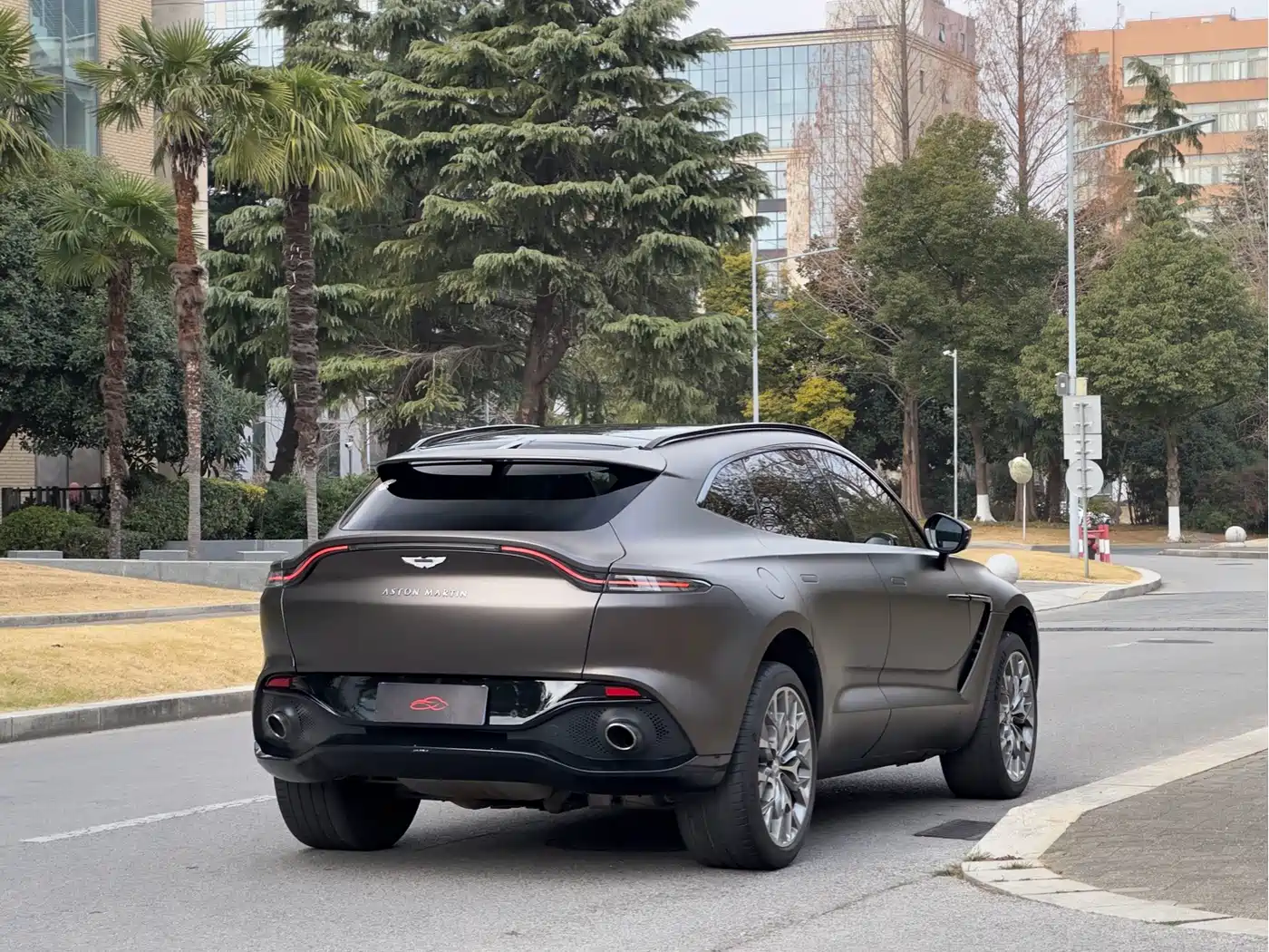 Aston Martin DBX 2021 2021 4.0T V8 Enigma of Elegance