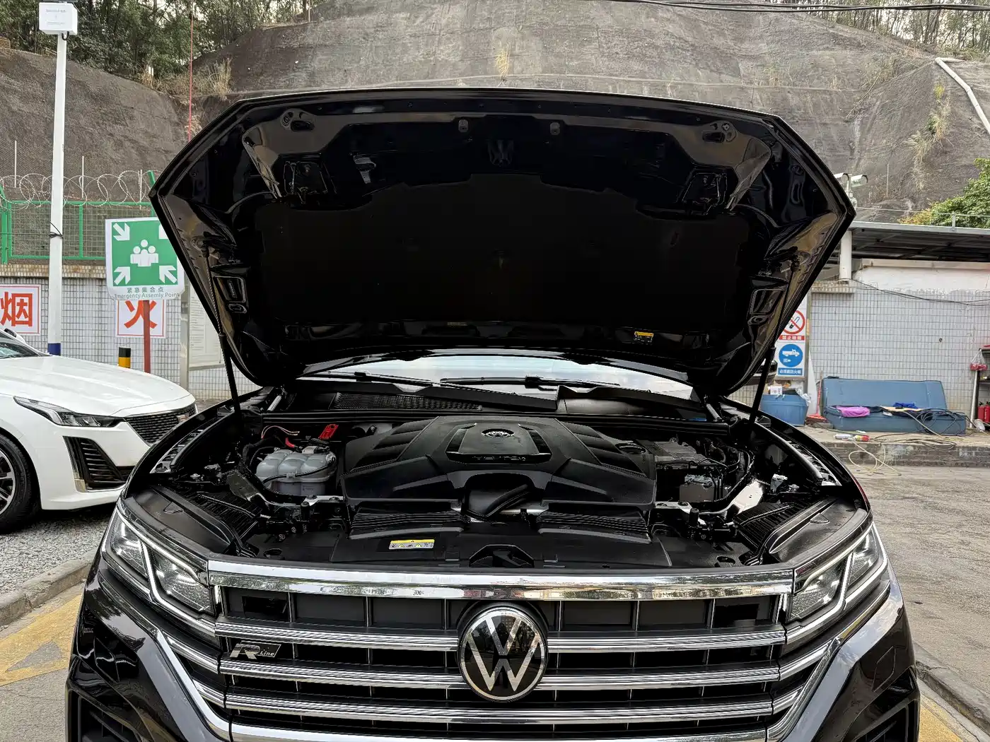 VOLKSWAGEN TOUAREG