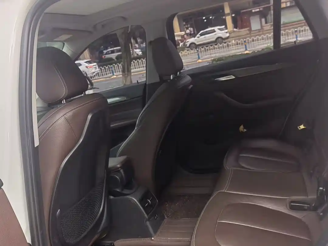 BMW X1 2019 xDrive20Li Premium Model фото 6