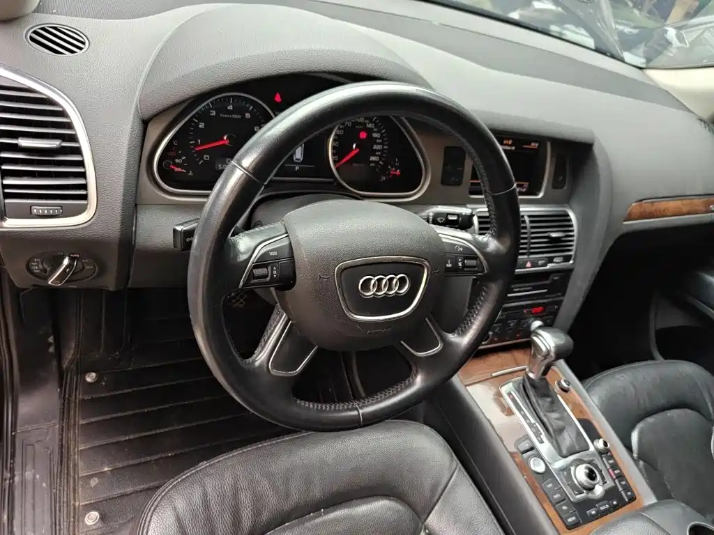 Photo 3 - Audi Q7