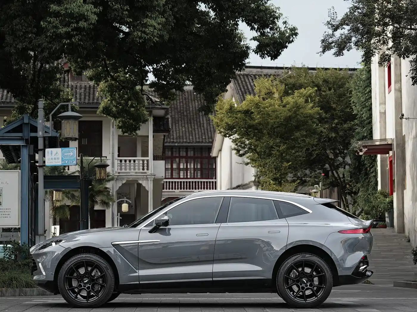 Aston Martin DBX 2022 2022 4.0T V8