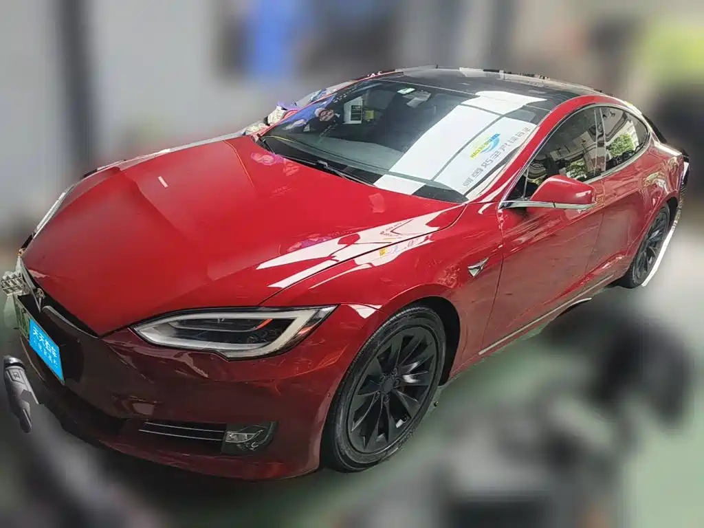Фото 1 - Tesla Model S