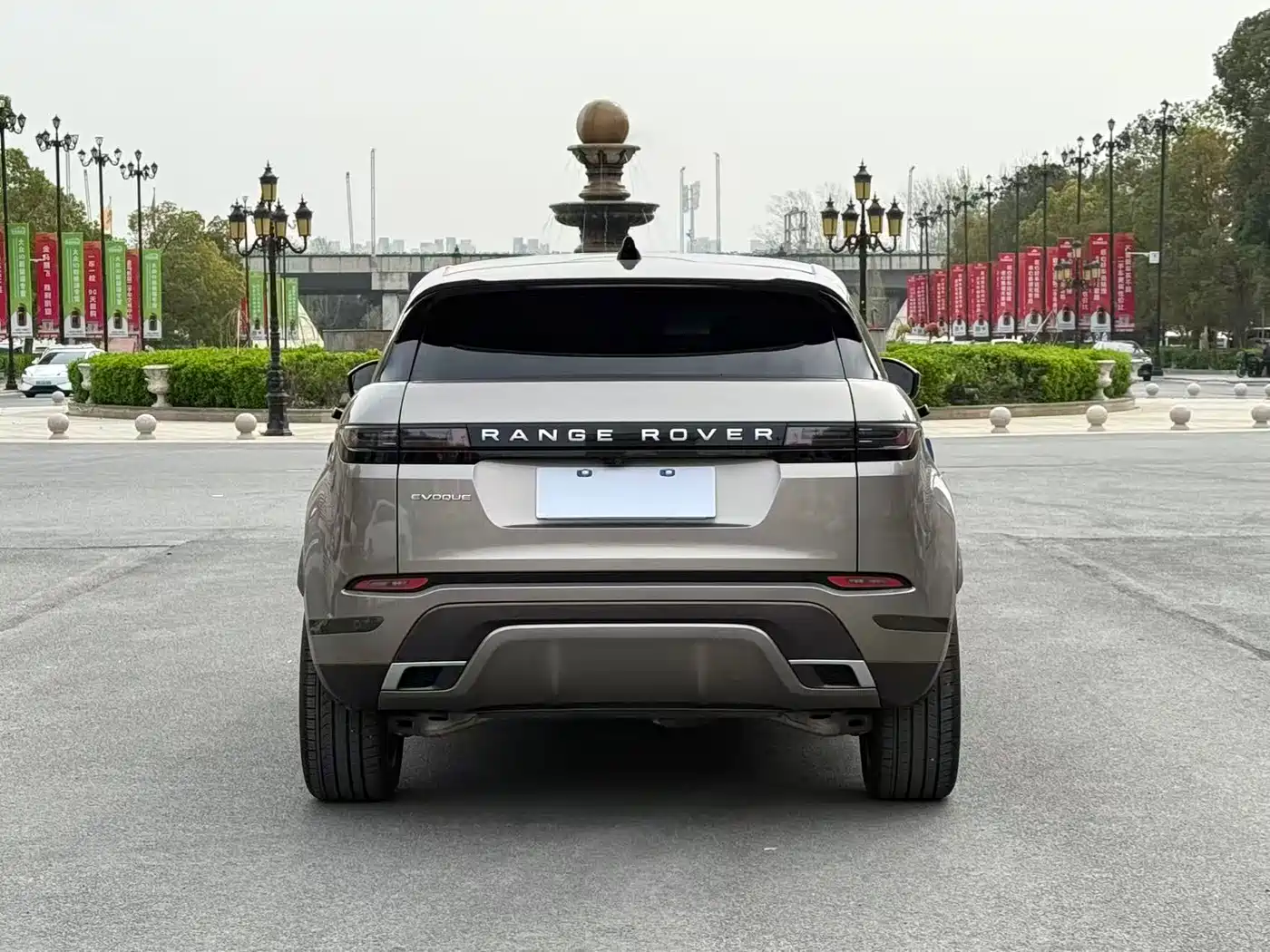 Land Rover Range Rover Evoque 2024 Range Rover Evoque L 249PS Condensed Light Limited Edition фото 8