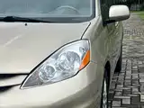 Photo 8 - Toyota Sienna